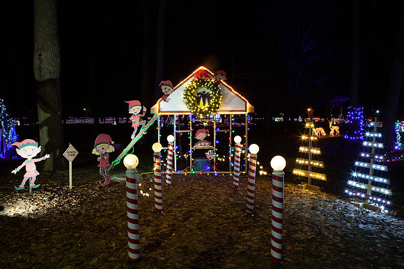 Elgin Park Christmas light display