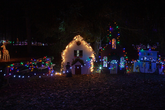 Elgin Park Christmas light display