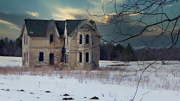 Ghost Mansion  (on 9th Line NORTH of Bloomington)