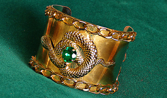 Wonder Woman's Bracelet ?
